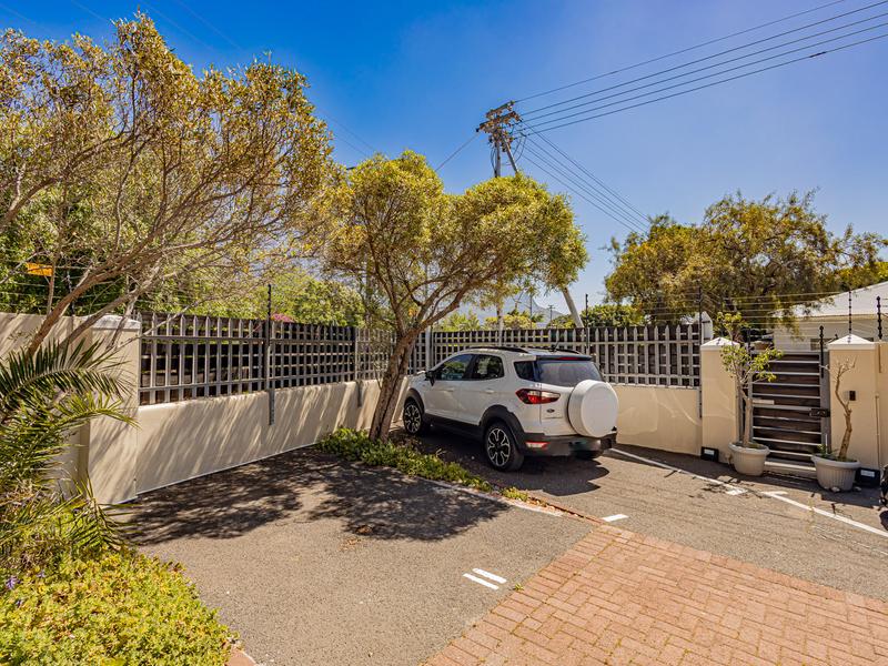 1 Bedroom Property for Sale in Kenilworth Western Cape